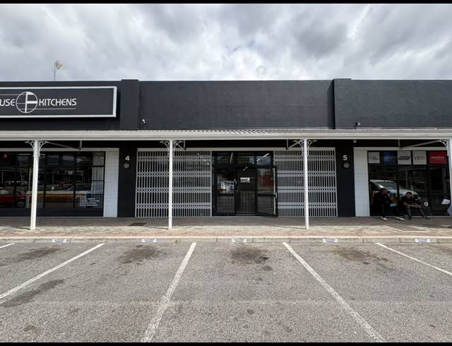 200M² RETAIL TO LET IN GANTS PLAZA